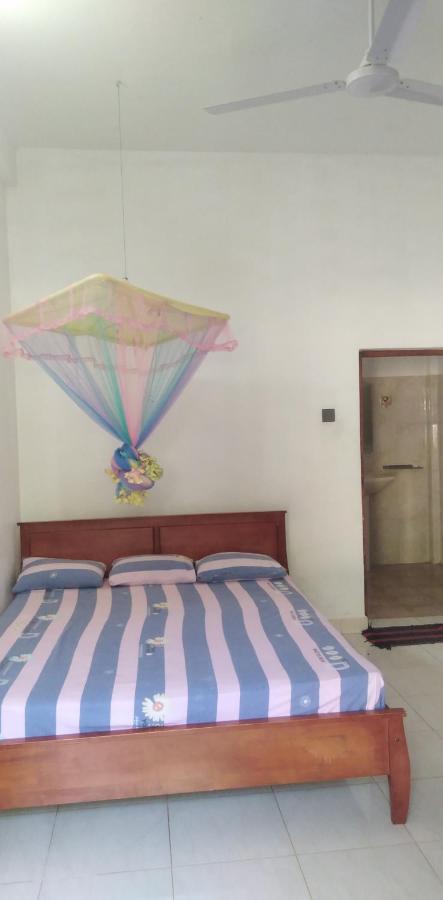 Dinesh Guest House Kataragama Exterior photo