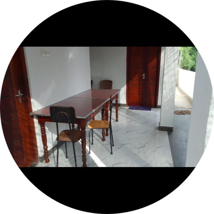 Dinesh Guest House Kataragama Exterior photo