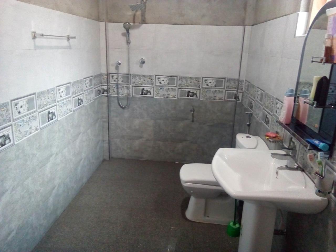 Dinesh Guest House Kataragama Exterior photo