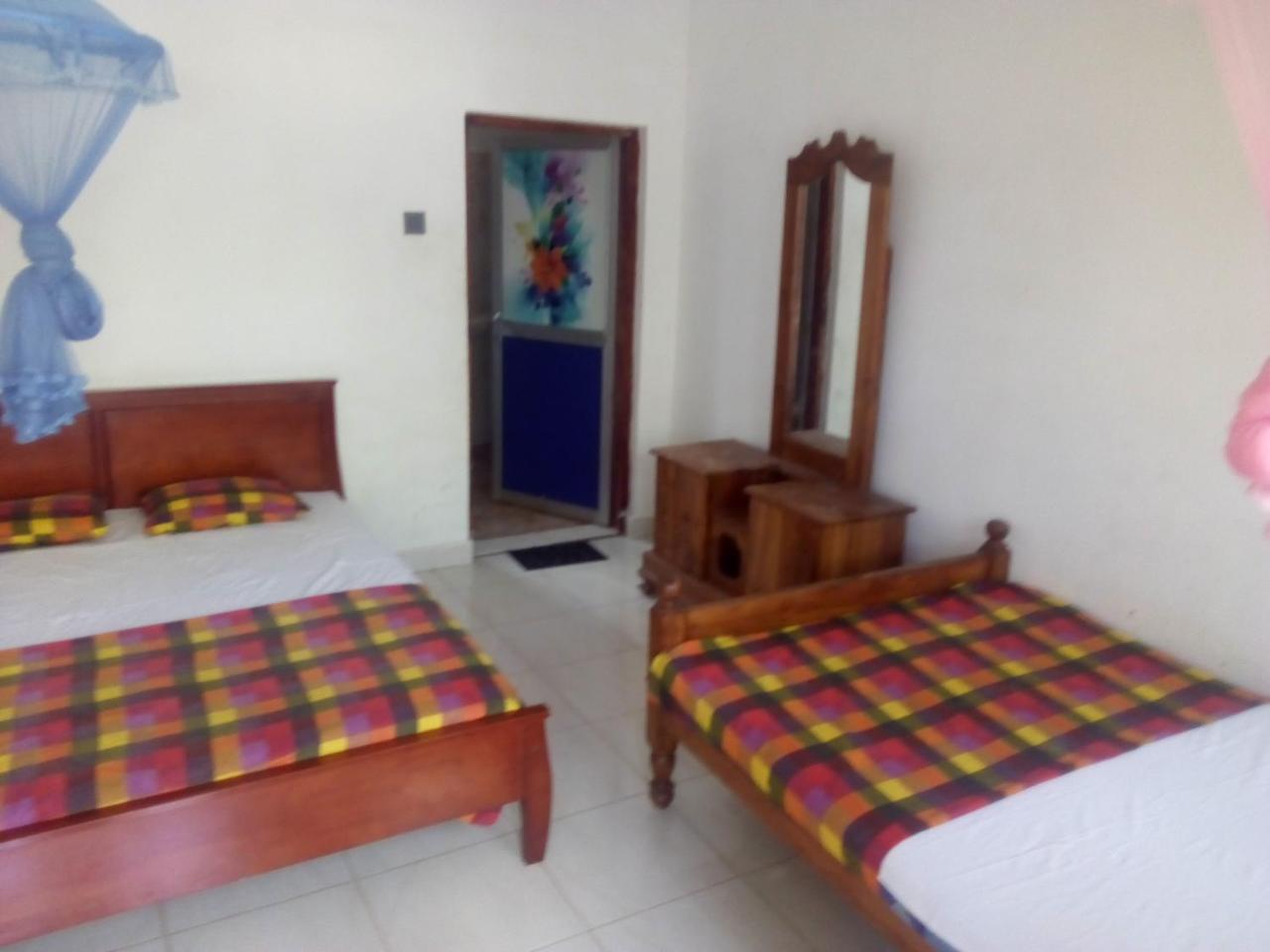 Dinesh Guest House Kataragama Exterior photo